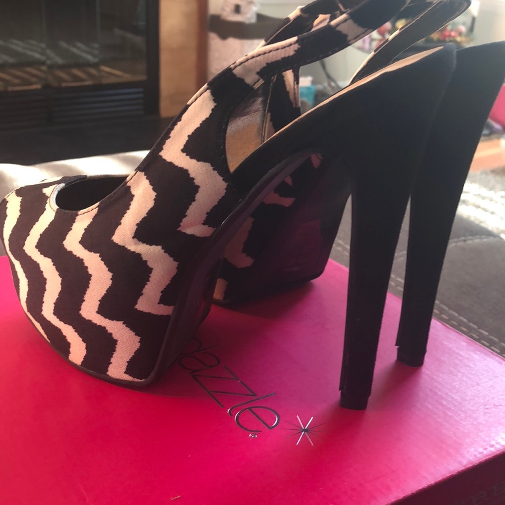 Heels - Picture 4 of 5